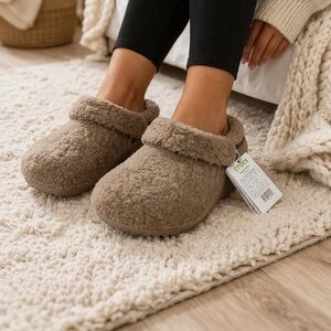 ✨CROCS  Classic Cozzzy Slippers Mushroom Size w8